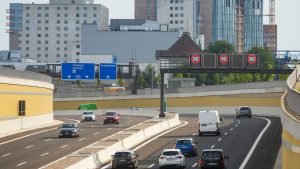 Kontroverse um Autoverkehr: Umstrittenes Teilstück der A100 in Berlin eröffnet
