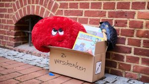 Zum Mitnehmen: Verschenk-Boxen auf Gehweg: Städte reagieren unterschiedlich