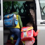 Kinder: Kommunen sollen "Eltern-Taxis" leichter verbieten können