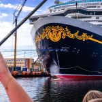 Schiffbau: Kreuzfahrtschiff "Disney Adventure" vor Abschied aus Wismar