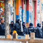 Linksextremismus: Großeinsatz mit Ramme - Polizei stürmt "Rigaer 94"