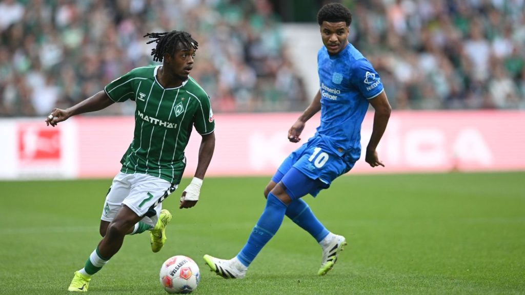 Fußball-Bundesliga: 3:3 nach 3:1: Leverkusen verspielt Sieg in Überzahl