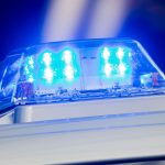 Kollision in der Nacht: Autofahrer lässt angefahrenen Radfahrer liegen