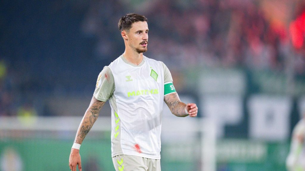 Interview nach Schlusspfiff: "Bin Werder-Bremen-Spieler": Sky-Reporterin verwechselt Profi
