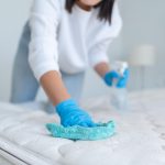 Reinigungstipps: Schweiß, Urin, Blut: So entfernen Sie hartnäckige Flecken aus Ihrer Matratze