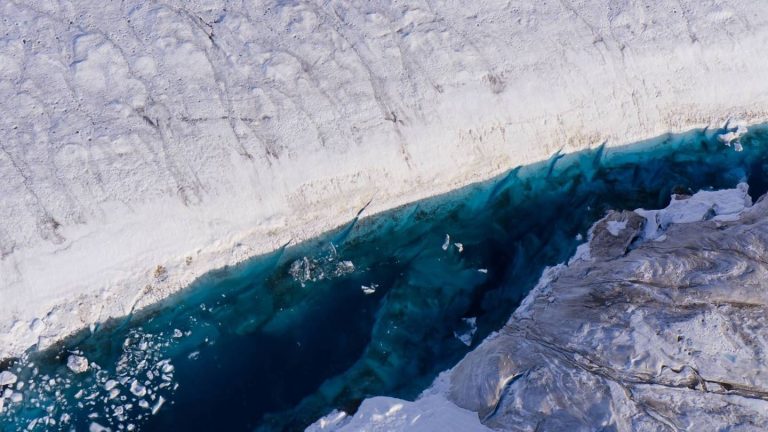 Erderwärmung: See auf Gletscher sprengt Risse in Grönlands Eis