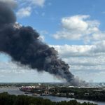 Feuer in Lagerhalle: Großbrand und Explosionen in Hamburg: Autobahn muss gesperrt werden