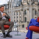 Berliner Regierungsviertel: Rechte Protestierer versuchen, Interview mit Markus Söder zu stören