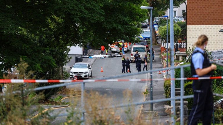 Täter auf der Flucht: Schüsse im Sauerland: Polizei identifiziert Opfer von Menden