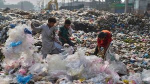 Verhandlungen in Genf: UN-Vertrag gegen Plastikmüll steht auf der Kippe