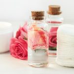 Beauty-Trend: Natürliche Kosmetik: Darum fördert Rosenwasser ein gesundes Hautbild
