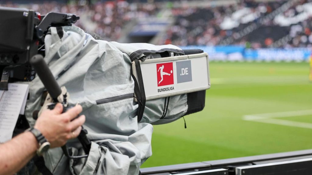 Live-Fußball 2025/26: Sky, Dazn und Co.: Das kosten die Abos der Pay-TV- und Streaminganbieter