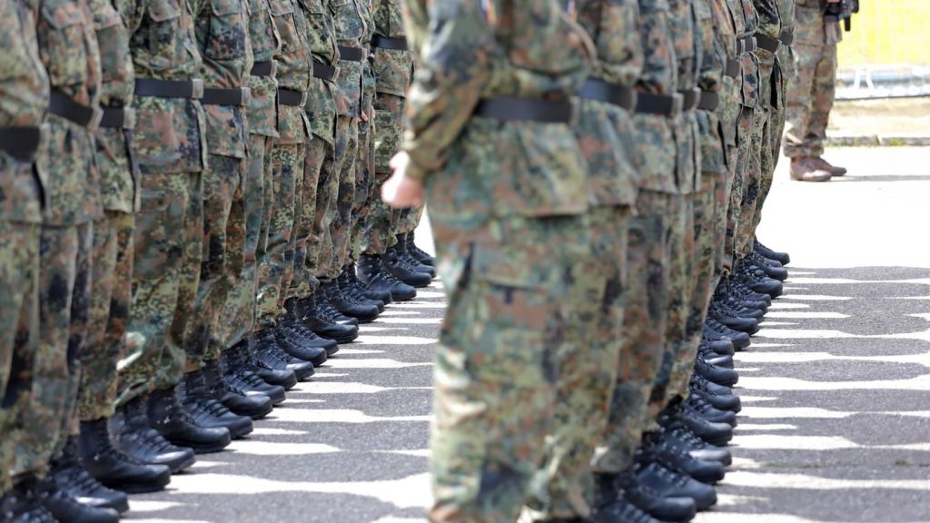 Bundeswehr: Zu den Waffen! Die Union lässt bei der Wehrpflicht nicht locker