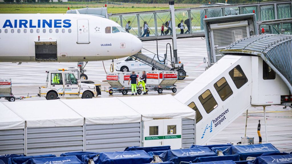 Aufnahmeprogramm: Flug mit über 40 Afghanen in Deutschland gelandet