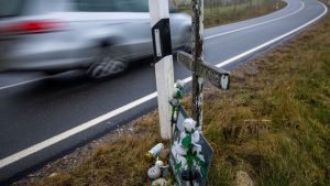 Landkreis Celle: Autos stoßen beim Überholen aneinander - Fahrer stirbt