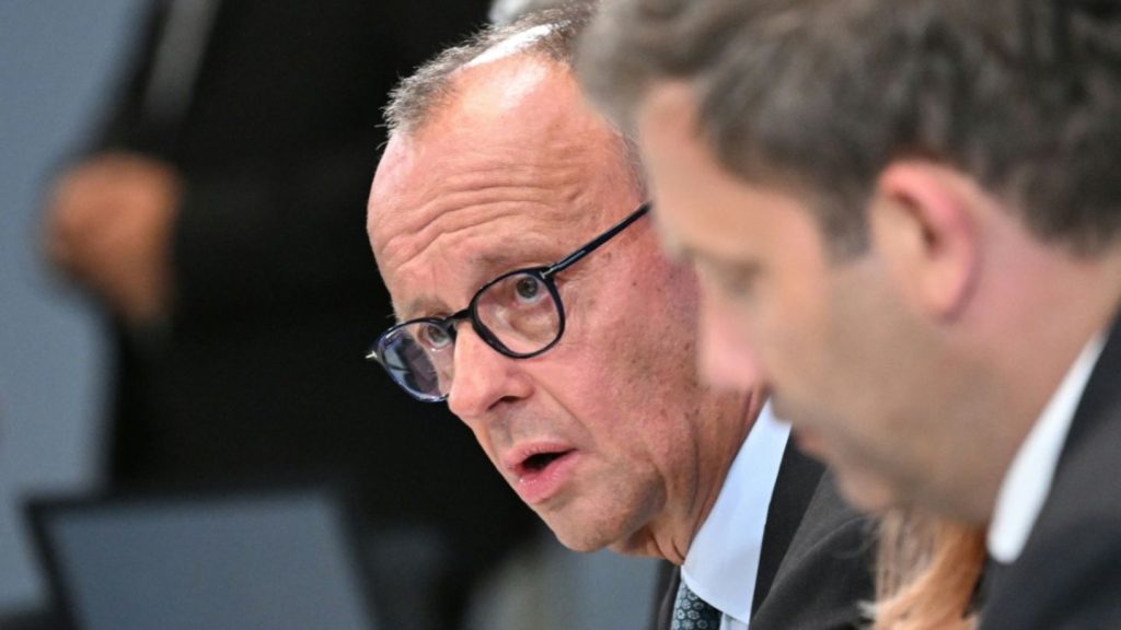Schwächelnde Industrie: Merz kündigt Stahl- und Autogipfel an