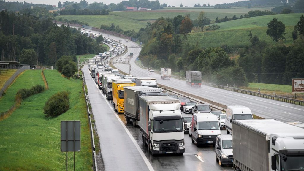 Oberfranken: Hoher Schaden nach Lastwagen-Brand auf A9