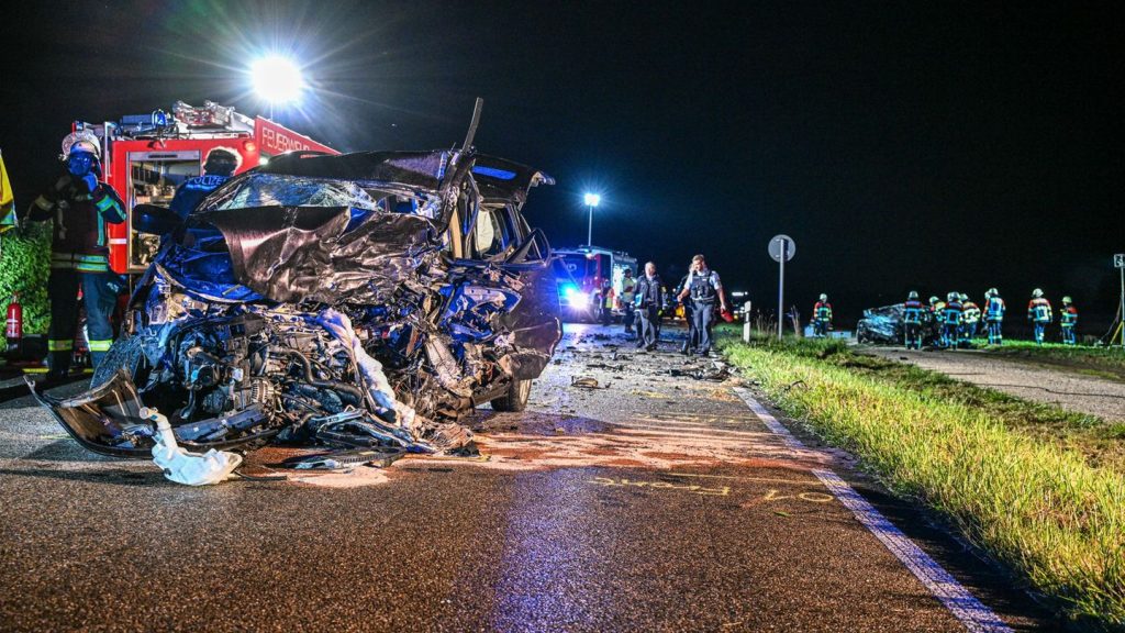 Tödlicher Unfall: Missglücktes Überholmanöver - zwei Männer sterben bei Unfall