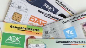 Krankenversicherung: Krankenkassen-Ausgaben steigen – Beiträge stabil?