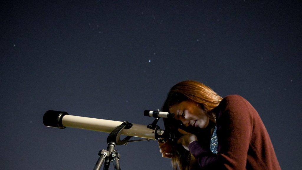 Nachthimmel: Totale Mondfinsternis am Sonntagabend über Brandenburg