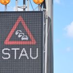 Über 30 Kilometer Stau: Sechs Autos krachen auf A8 ineinander: Fünf Verletzte