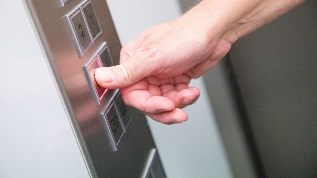 Geglückte Rettung: Mann nach vier Tagen aus Fahrstuhl gerettet