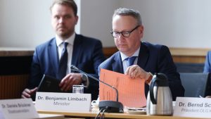 Nach Anti-Merz-Schmierereien: Anwalt zu rechtswidriger Razzia: "Keine saubere Arbeit"