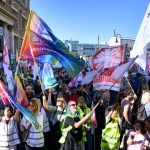 Finanzpolitik: 4.000 Menschen protestieren vor Parlament gegen Kürzungen
