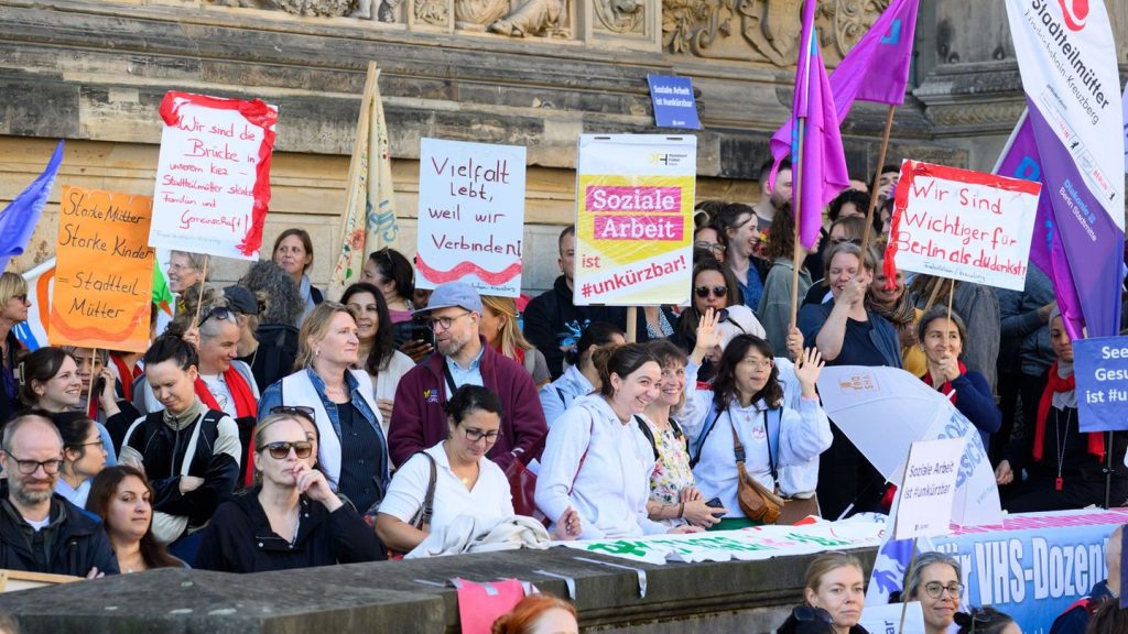 Debatte im Parlament: Streit ums Geld - viel Kritik an den Haushaltsplänen