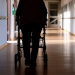 Änderung bei Sozialleistung: Pflegegeldempfänger müssen länger auf Jahreszahlung waren