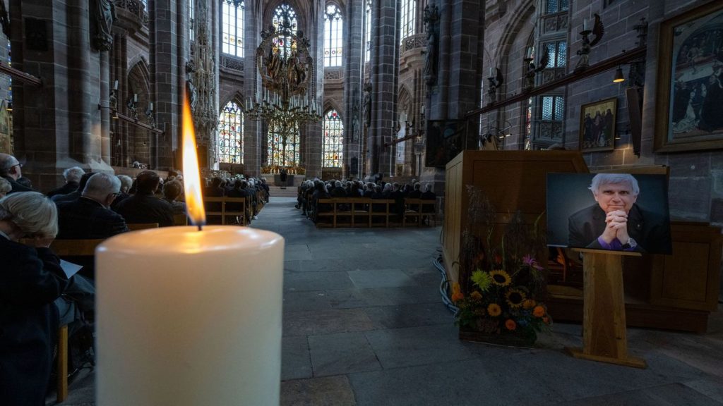 Kirche: Trauerfeier für Altlandesbischof Johannes Friedrich