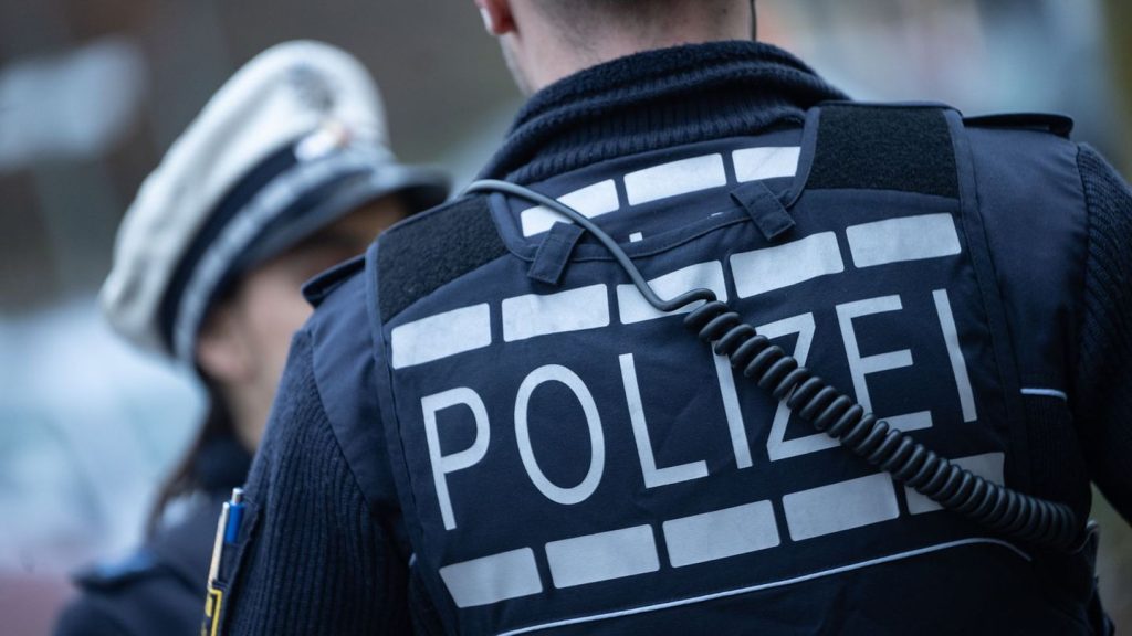 Streit eskaliert: Schuss auf Auto in Köln - Spezialkräfte durchsuchen Wohnung