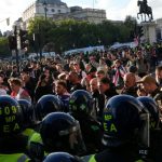 London: Rechtsextremist Tommy Robinson zieht zehntausende Demonstranten an