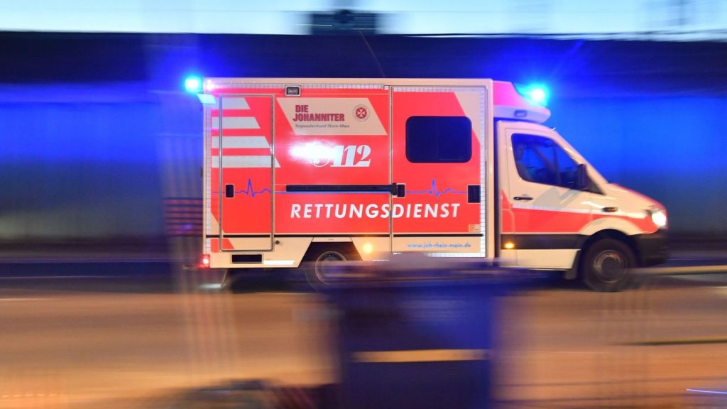 Verkehrsunfall: Auto überschlägt sich auf B3 bei Heppenheim