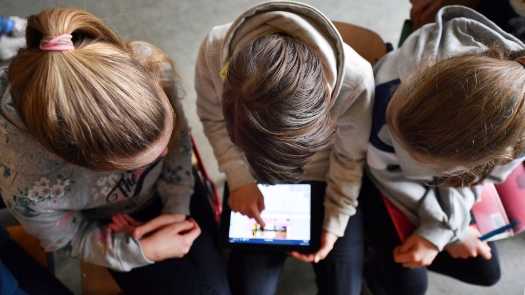 Bis 2030: Niedersachsen will Medienkompetenz stärken