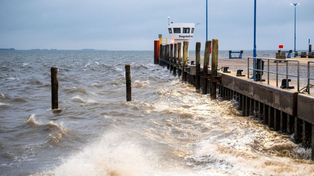 Wetter im Norden: Erster Herbststurm wirbelt Fähren-Fahrpläne durcheinander
