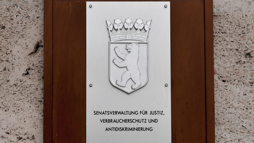 Berliner Justiz: Schutzwesten für Gerichtsvollzieher in Berlin