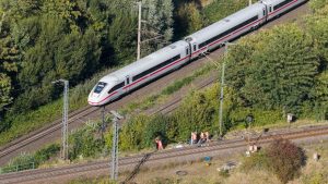 Zugverkehr: Brandstiftung an Bahn-Schaltkasten? Ermittler suchen Zeugen