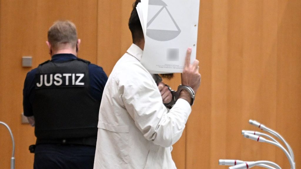 Staatsschutzverfahren: Lebenslang für Mannheimer Messerangriff - Richter emotional