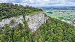 Bergwacht im Einsatz: Mann überlebt 60-Meter-Felsensturz - "Von Kante wegbleiben"