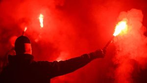 Einsatz von Pyrotechnik: Kind im Rostocker Ostseestadion schwer verletzt