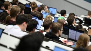 Studierende: Zahl der Hochschulabschlüsse steigt leicht