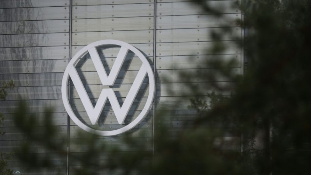 Porsche verschiebt Einführung von E-Modellen - VW senkt Jahresprognose erheblich