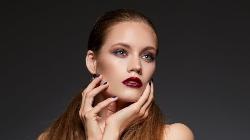 "Clean Grunge Make-up": Anleitung zum Nachschminken