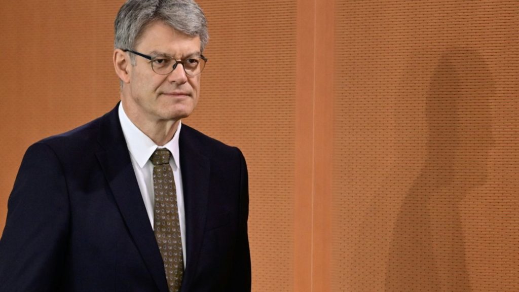 Bundesverkehrsminister Schnieder stellt Bahn-Strategie vor