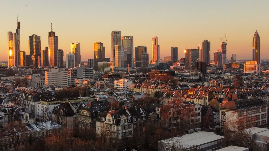 Studie der Großbank UBS: Immobilienpreise in Frankfurt und München deutlich gesunken