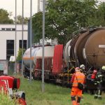 Feuerwehreinsatz: Tropfender Waggon: Gefahrguteinsatz am Bahnhof Troisdorf