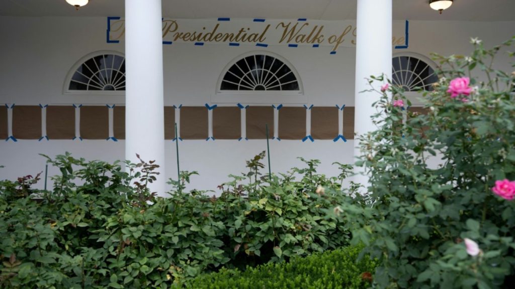 Trump ersetzt Biden-Porträt durch Foto von Unterschriftenautomat