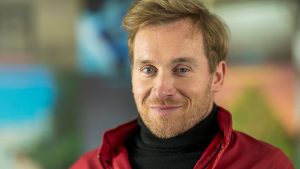 Fernsehen: Samuel Kochs Unfall vor Gericht – War er unfallversichert?