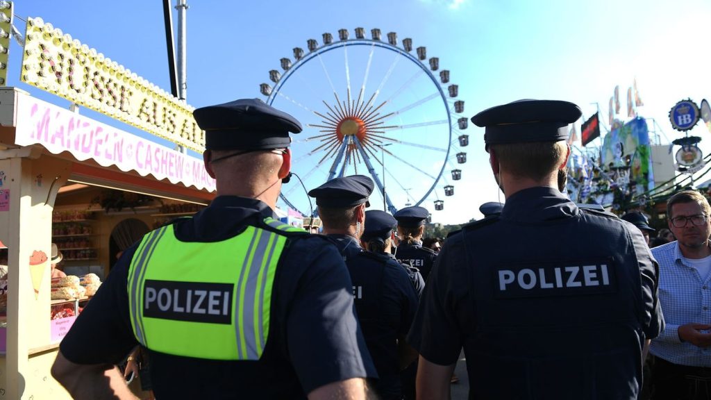 Belästigung auf der Wiesn: Wiesn-Bedienung begrapscht? Mann festgenommen